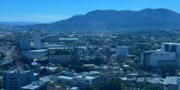 Seguros en El Salvador crecerán en 2026 impulsados por mayor demanda en salud e incendios