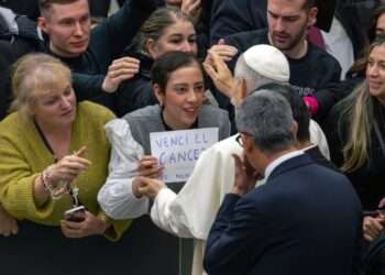 La hondureña que conmovió al Papa tras vencer un agresivo cáncer a los 17 años