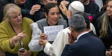 La hondureña que conmovió al Papa tras vencer un agresivo cáncer a los 17 años