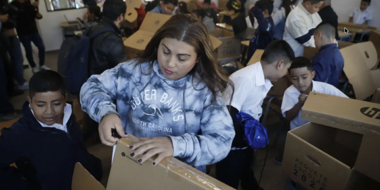 Mejora de seguridad y renovación de infraestructura impulsa una matrícula pública de más de 1.2 millones de alumnos en El Salvador