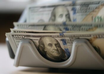 dólares, banca salvadoreña