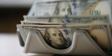 dólares, banca salvadoreña