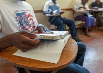 Comisionada de Derechos Humanos de Honduras dice hay que consultar a padres de familia sobre lectura de la biblia en escuela por religión