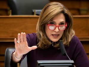 MARIA ELVIRA SALAZAR