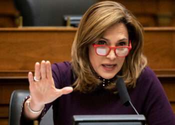 MARIA ELVIRA SALAZAR