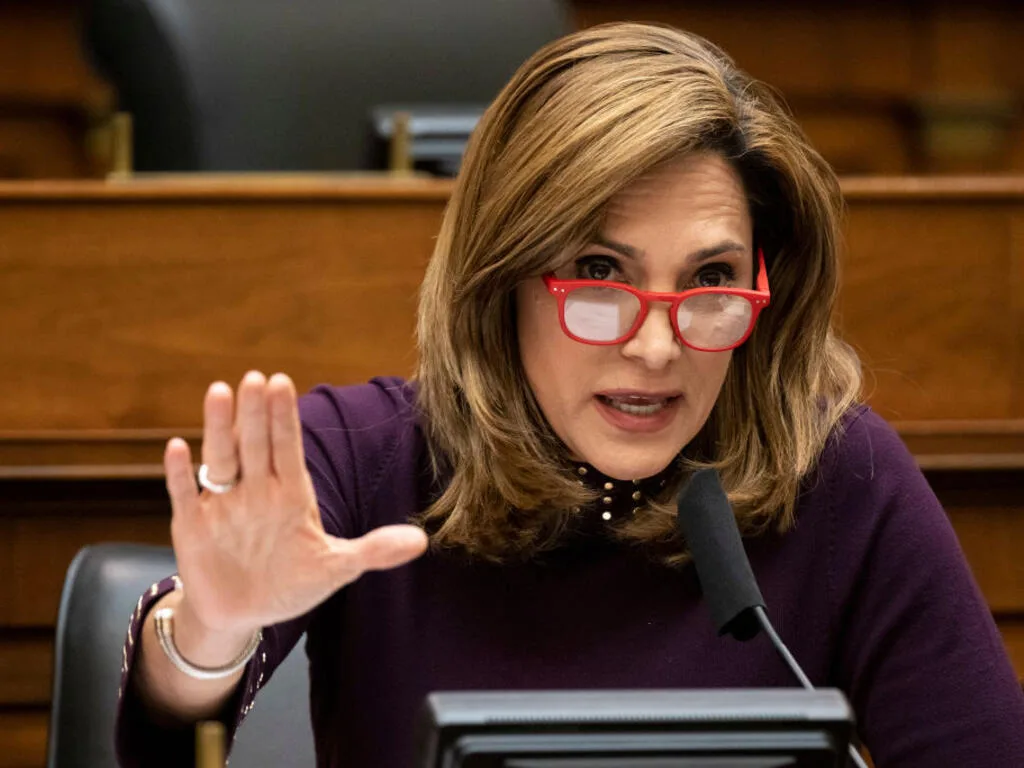 MARIA ELVIRA SALAZAR