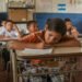 Solo el 65 % de las niñas salvadoreñas completan el segundo ciclo de secundaria por razones económicas y de distancia