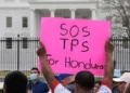 Gobierno hondureño dice no quiere “dejar solos” a hondureños amparados al TPS y busca mejorar la seguridad