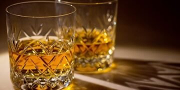 Asamblea salvadoreña redujo impuesto para el whisky, ginebra y otros licores