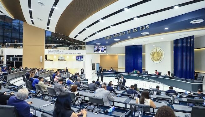 El Salvador aprueba reforma constitucional para pena perpetua a homicidas, violadores y terroristas