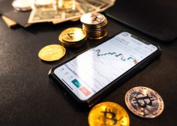 Aunque no llegan al 1 %, las remesas en criptomonedas hacen de El Salvador un líder regional