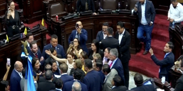 Congreso de Guatemala reelige magistrados para Corte de Constitucionalidad en larga y tensa sesión
