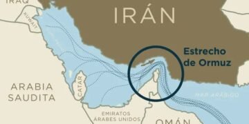 ¿Qué es el estrecho de Ormuz y por qué su cierre es tan importante para la economía mundial?