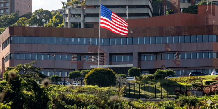 EE UU reanuda operaciones de su embajada en Caracas tras siete años y busca normalizar relaciones con Venezuela