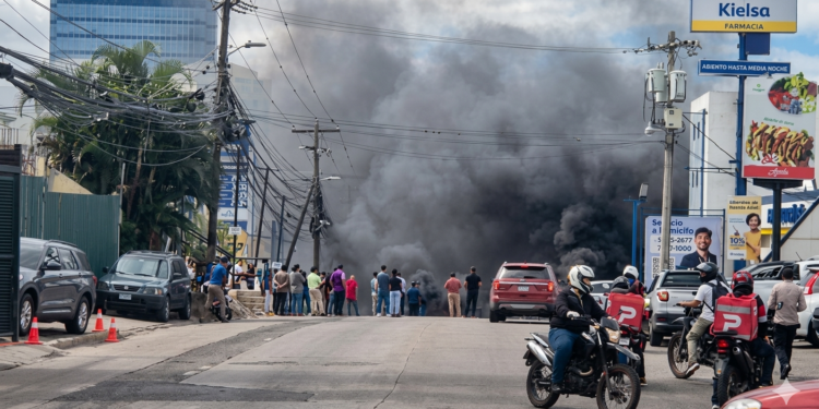Honduras: Colectivos del izquierdista partido Libre activan campaña de protestas a 50 días del gobierno de Nasry Asfura