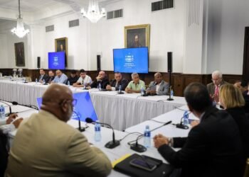 Transportistas panameños presentarán cifras de consumo de combustible para diseño de alternativas tras aumento de precios