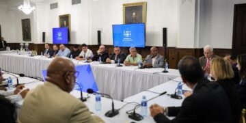 Transportistas panameños presentarán cifras de consumo de combustible para diseño de alternativas tras aumento de precios