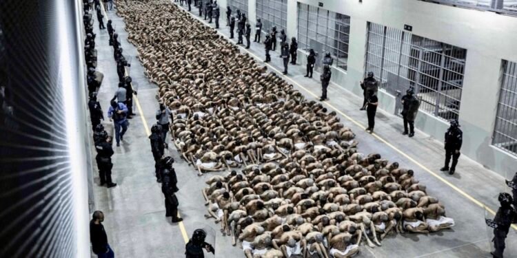 Asamblea salvadoreña aprueba una prórroga más del régimen de excepción; el país reporta al menos 91,650 capturados