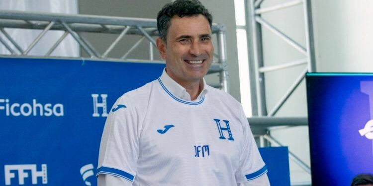 José Francisco Molina asume como nuevo entrenador de la selección de Honduras con una misión mundialista