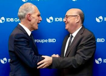 Presidente de Honduras busca apoyo de $100 millones ante el BID en Washington