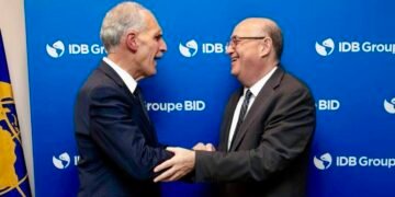 Presidente de Honduras busca apoyo de $100 millones ante el BID en Washington