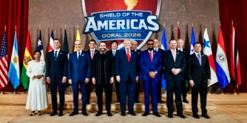 Trump anuncia coalición militar contra cárteles en cumbre de líderes latinoamericanos en Miami