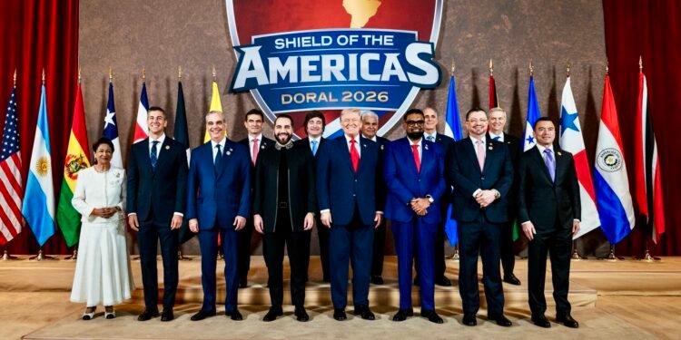 Trump anuncia coalición militar contra cárteles en cumbre de líderes latinoamericanos en Miami