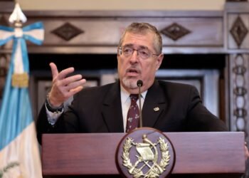 Presidente de Guatemala  atribuye aumento de precios de combustibles a la especulación