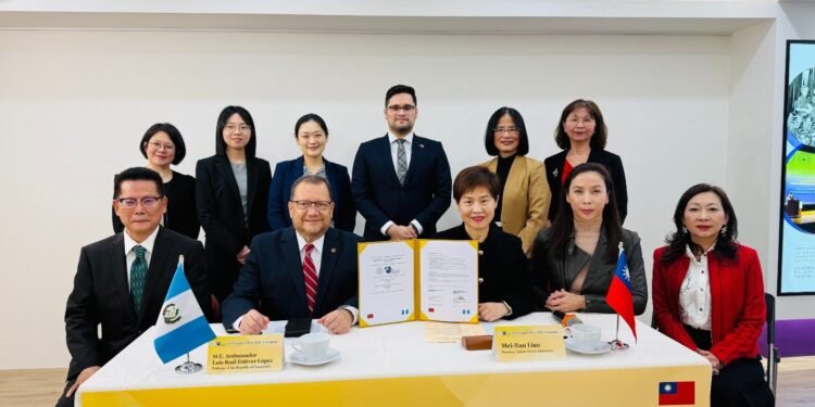 Guatemala y Taiwán firman memorando de cooperación en enfermería para fortalecer la salud y el intercambio académico