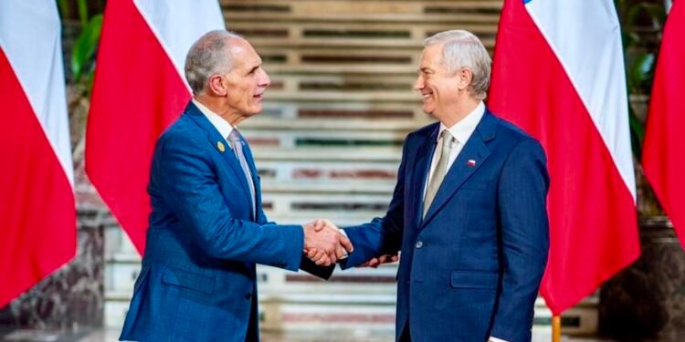 Presidente de Honduras se reúne con mandatario electo de Chile y hablan de fortalecer relaciones bilaterales