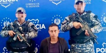 Nicaragüense arrestado en San Salvador por asalto a una farmacia
