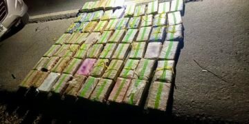 Decomiso de cocaína en Guatemala deja dos capturados y armas incautadas en operativo de la PNC en Izabal