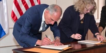 Honduras y EE UU firman acuerdo de cooperación en salud por $46.5 millones para fortalecer seguridad sanitaria