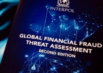 Informe de la Interpol advierte que el fraude financiero ya opera junto a redes de trata de personas y cibercrimen