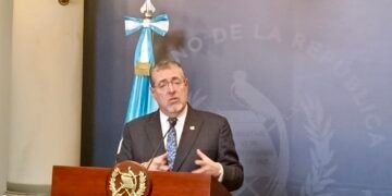 Presidente de Guatemala reporta 27 % menos homicidios y analiza extender el estado de prevención