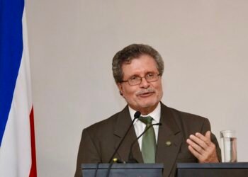 Magistrado constitucional costarricense confirma que EE UU le retiró la visa y habla sobre independencia judicial