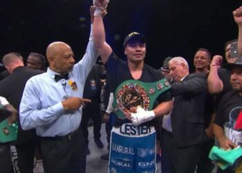 Guatemalteco Lester Martínez se corona campeón mundial al ganar título del CMB