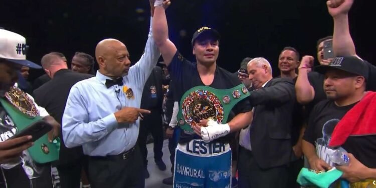 Guatemalteco Lester Martínez se corona campeón mundial al ganar título del CMB