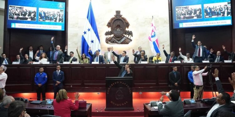 Congreso de Honduras destituye al fiscal general y presidenta de la Corte Suprema renuncia para evitar juicio político