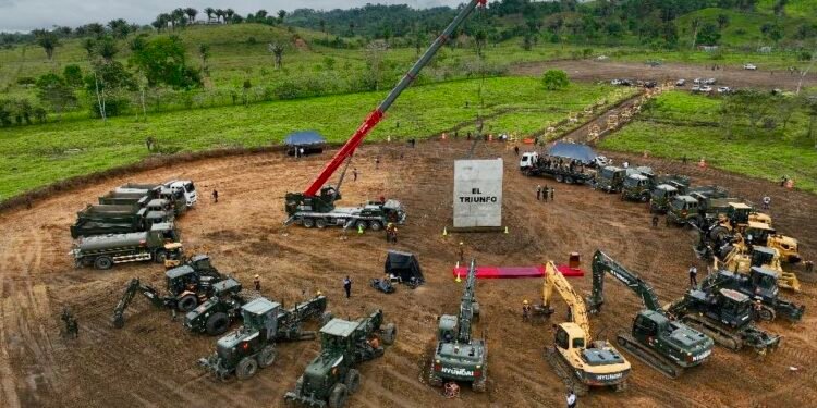 Mandatario guatemalteco desafía suspensión judicial de cárcel de máxima seguridad y acusa al narcotráfico de intentar frenarla