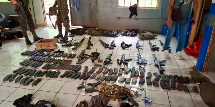 Incautación de armas de guerra en Guatemala deja cinco capturados en Huehuetenango durante operativo fronterizo