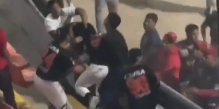 Riña en béisbol panameño deja sanciones: Fedebeis suspende a siete involucrados tras incidente Veraguas vs Los Santos