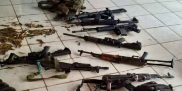 Autoridades califican como importante golpe al crimen organizado la incautación de arsenal y arrestos en Guatemala