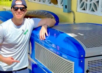 Alcaldía de Panamá instala máquina que produce agua potable del aire y abastece a comunidad insular en Islas de las Perlas