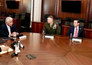 Presidente de Panamá se reúne con jefe del Comando Sur y refuerza cooperación regional contra el crimen organizado
