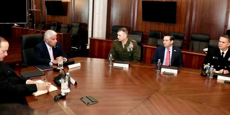 Presidente de Panamá se reúne con jefe del Comando Sur y refuerza cooperación regional contra el crimen organizado