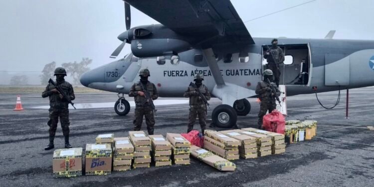Traslada arsenal incautado en Guatemala; las armas estarían vinculadas con el Cartel Jalisco Nueva Generación