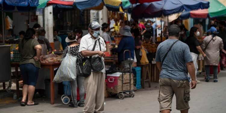 Más del 80 % del empleo es informal en Guatemala, Honduras y Nicaragua: el mayor reto laboral de Centroamérica