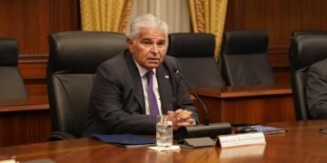 Gobierno panameño descarta subsidios al combustible si hay aumento de precios por guerra en Medio Oriente