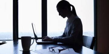 Solo el 52% de las mujeres trabaja en América Latina: más empleo femenino podría impulsar a Centroamérica